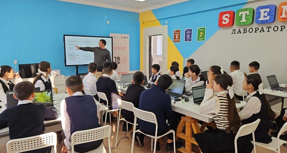JasUp жобасы аясында өңірдің бес мектебіне робототехникаға арналған жабдықтар берілді