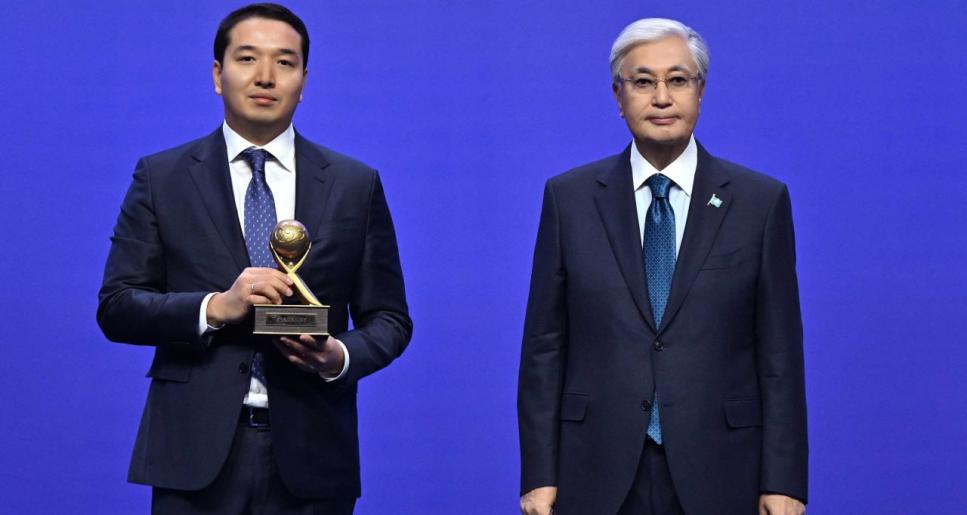 Президент Қасым-Жомарт Тоқаев «Алтын сапа» және «Парыз» байқауларына қатысқан кәсіпкерлердің барлығына алғыс айтып, лауреаттарды марапаттады