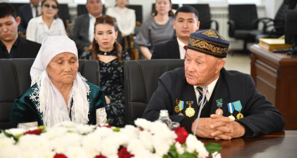 Атырауда ұзақ жыл отасқан ерлі-зайыптылар мен жас отбасыларға құрмет көрсетілді