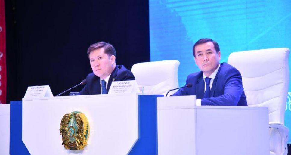 Айбек Сыздықов Атырауда мәдениет, ақпарат және дін саласының мәселелерін талқылауда