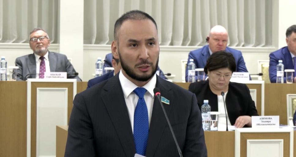 Айдарбек Қожаназаров жаңа Конституцияда ұлттық валюта теңгені бекітуді ұсынды