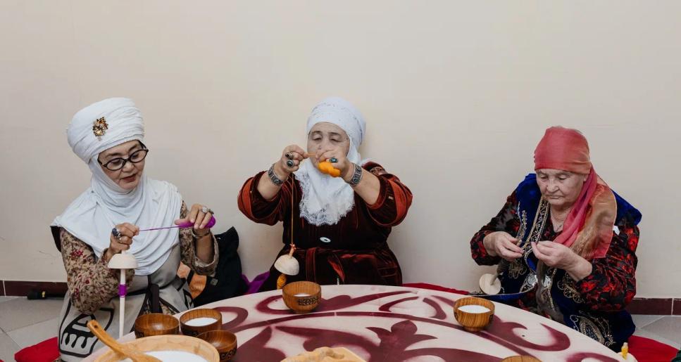Атырауда қарттар ұлттық қолөнерді жаңғыртты
