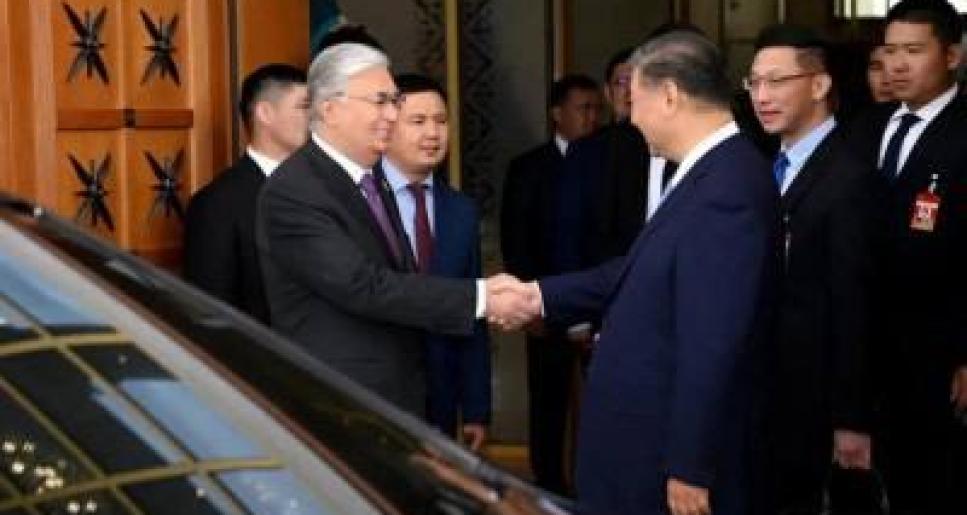 Жеке қабылдау, қазақша келіссөз: Си Цзиньпин Тоқаевқа ерекше ілтипат көрсетті
