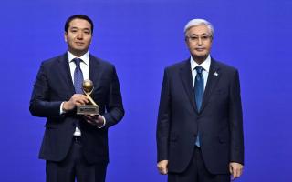 Президент Қасым-Жомарт Тоқаев «Алтын сапа» және «Парыз» байқауларына қатысқан кәсіпкерлердің барлығына алғыс айтып, лауреаттарды марапаттады