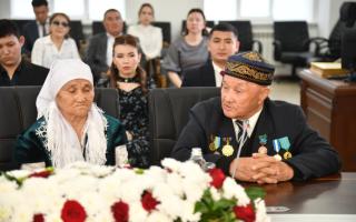 Атырауда ұзақ жыл отасқан ерлі-зайыптылар мен жас отбасыларға құрмет көрсетілді