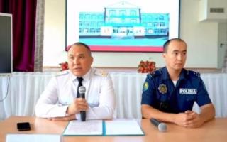 «Білім күні»: департамент бастығының орынбасары оқушылармен кездесті
