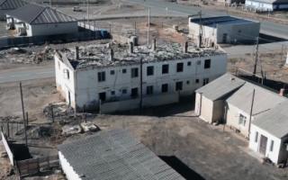 Исатайда апатты үйлер бұзылып жатыр
